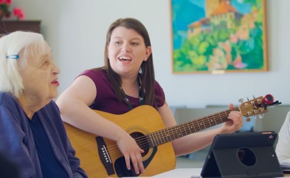 A musician facilitator and older adult enjoy the Java Music Program.
